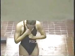 Chica seductora le gusta probar la polla