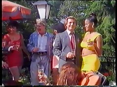 Caliente oficina dama en rojo tiene un golpe