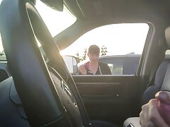 Demon Liza Del Sierra chupa una polla enorme y recibe una follada