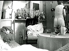 Madura gordita llamada Candy se masturba en el sofá