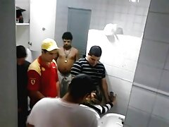 Rubia insaciable follada en el sofá de cuero