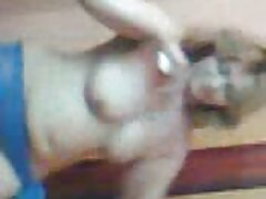 A las chicas de tetas pequeñas les gusta tener tríos