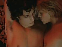 Chica desnuda está a punto de ser follada