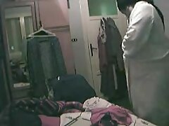 Abuela rubia con tetas caídas es follada muy bien en la sala de estar
