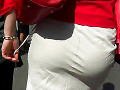 Rubia tetona se folla al hijo de su vecino