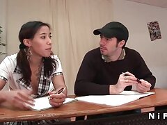 La MILF rusa Crystal Rush sienta su coño sobre una polla dura