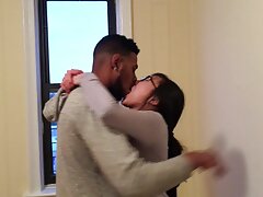 Devyn Cole está satisfaciendo a su marido