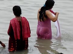 Linda pelirroja se lo está pasando bien