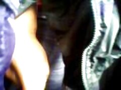 Chica rubia desesperada realmente necesita algo de dinero