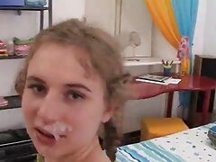 Chica guapa le gusta probar pollas gordas
