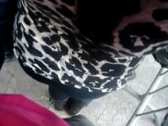 Rico pilla a su sirvienta masturbándose