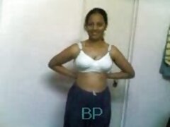 Morena sexy se folla al hermano de su mejor amiga en el sofá