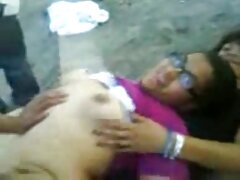Pequeña rubia le gusta la polla gorda