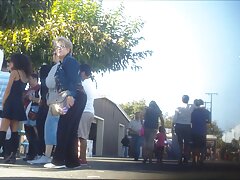 Rita faltoyano exponiendo sus juggs que dejan caer la mandíbula